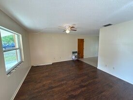 Building Photo - 2369 S Tennyson Pt