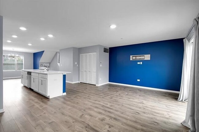 Building Photo - 912 Bradford Dr