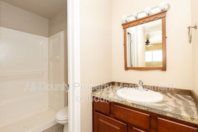 Building Photo - 695 Manhattan Dr
