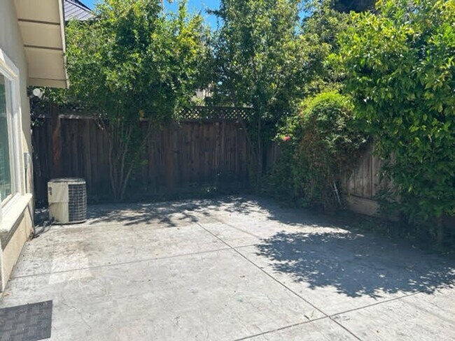 Building Photo - Beautiful Home with multiple upgrades!