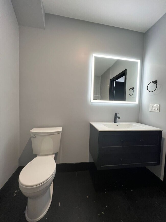 Building Photo - 306 Exchange