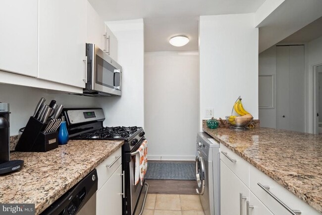 Building Photo - 219 S 18th St