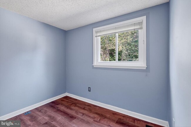 Building Photo - 5320 Larochelle Ct