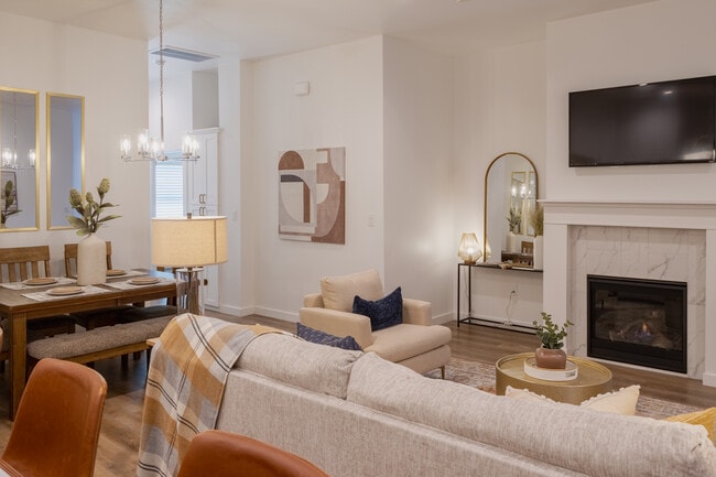 Beautiful lighting and vaulted ceilings - 3723 116th St