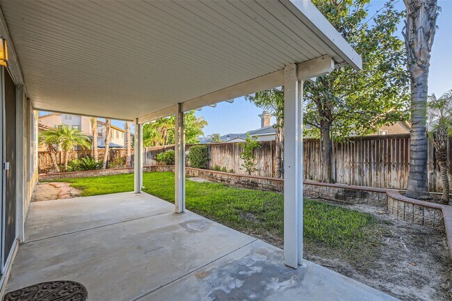 Building Photo - 4 BD/3 Ba Home with Three car attached gar...