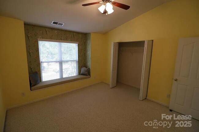 Building Photo - 10979 Princeton Village Dr