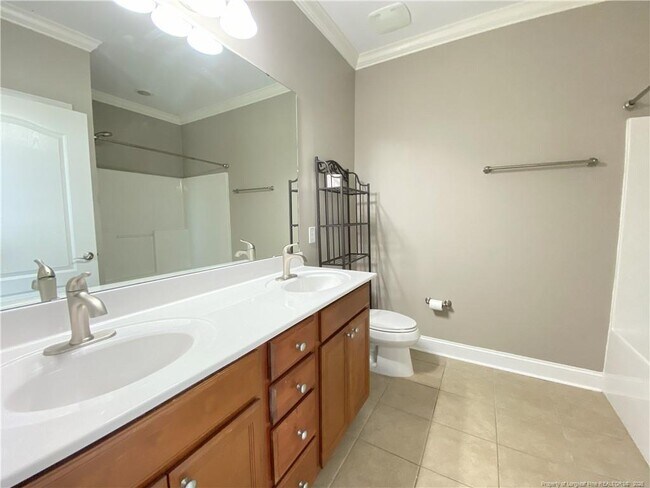 Building Photo - 411 Gallery Dr