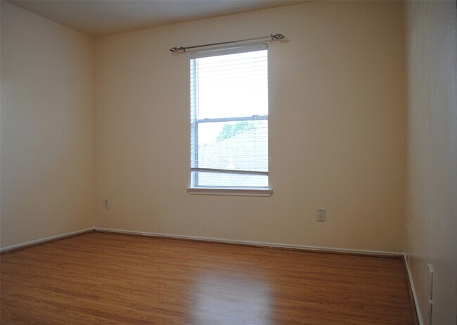 Building Photo - 3910 Starbridge Pointe Ln