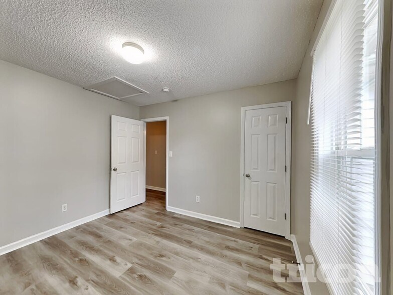 Building Photo - 1209 Woodbriar St