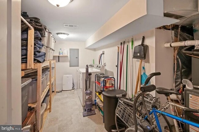 Building Photo - 2016 Oakford St