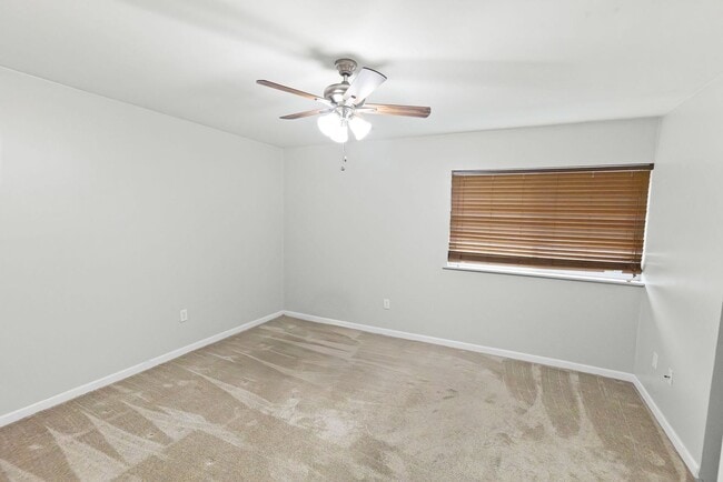 Building Photo - 113 E Apple St