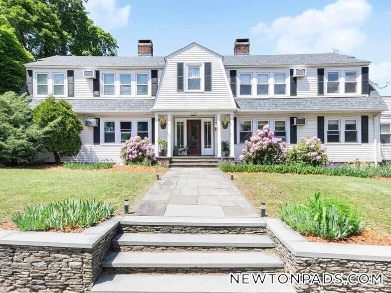 Building Photo - 1145 Boylston St