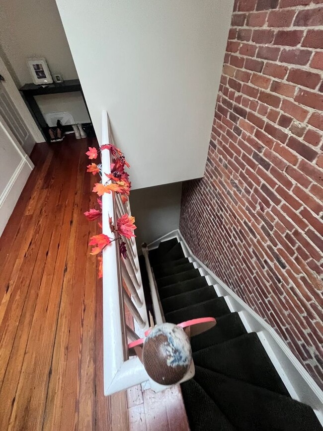 Building Photo - NO FEE!!  MASSIVE MISSION HILL 6 BED/3 BATH available 9/1/2026