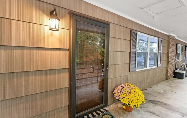 Building Photo - 372 S Cherry St