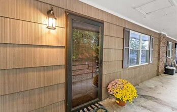 Building Photo - 372 S Cherry St