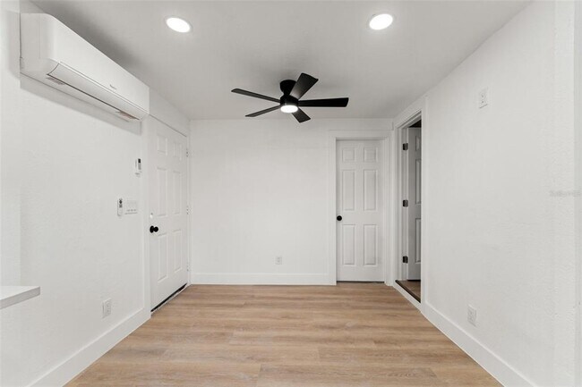 Building Photo - 8719 N Ola Ave