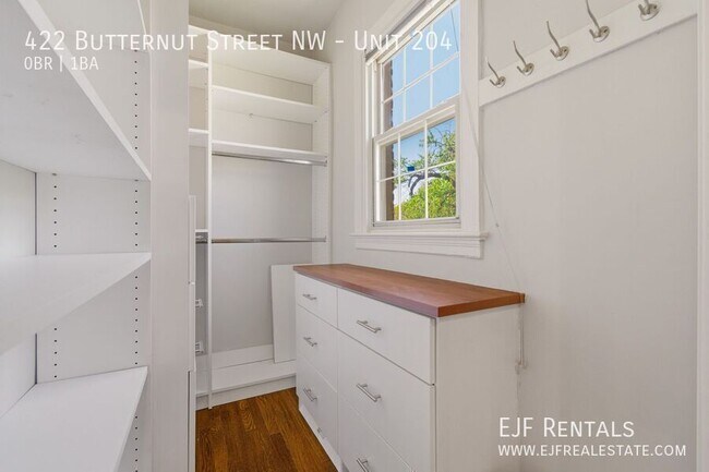 Building Photo - 422 Butternut St NW