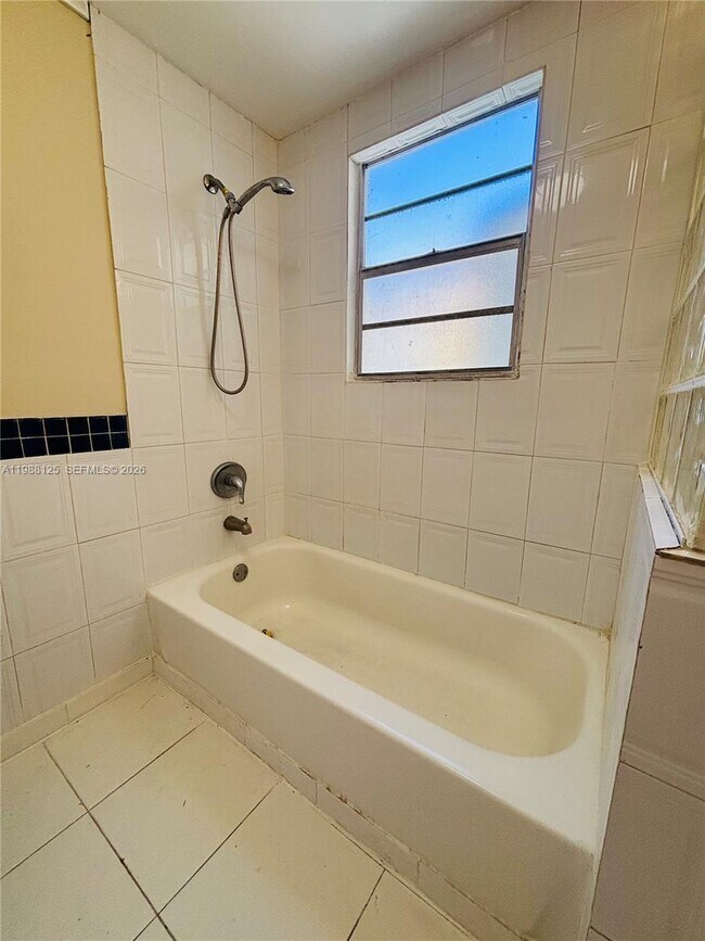 Building Photo - 1715 Lincoln St