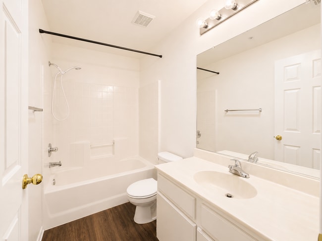 Building Photo - Newly Updated 3 Bedroom Condo in Gated Community in Murrieta
