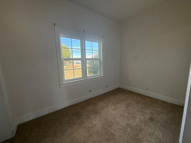 Building Photo - 105 S Magnolia St