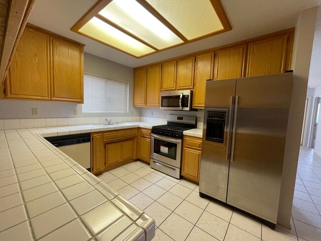 Building Photo - Two Bedroom Two Bathroom Home in Hemet!