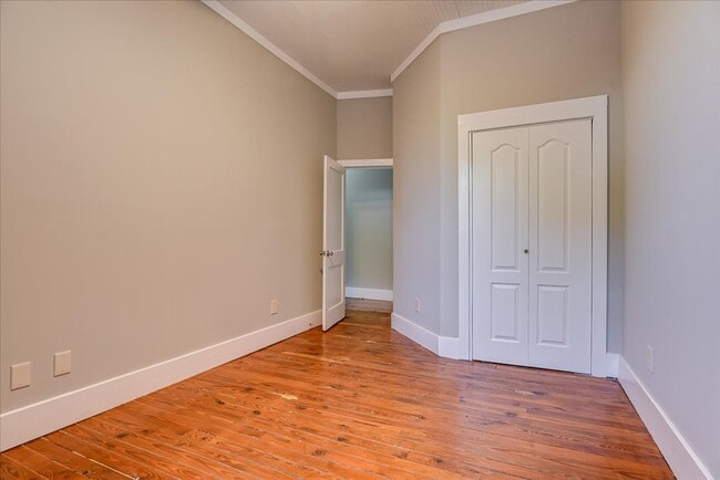 Building Photo - 828 Broad St