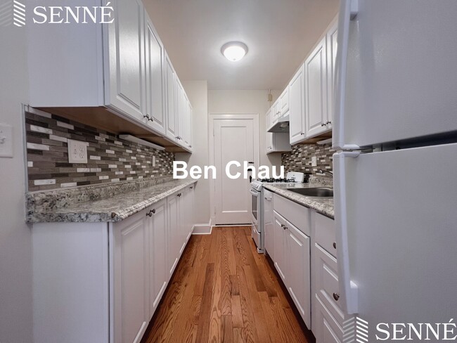 Building Photo - 353 Harvard St