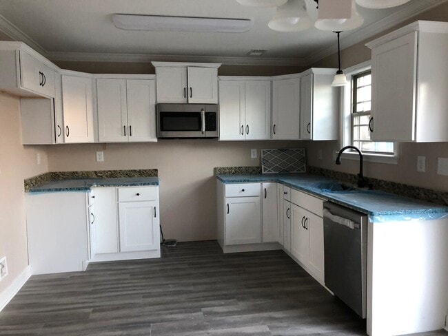 Building Photo - 66 Bellvue Dr