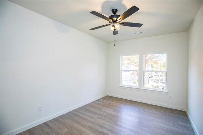 Building Photo - 3 Runnymede Cir