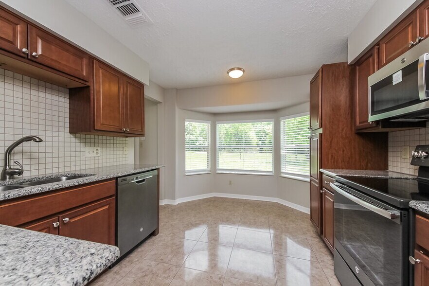 Building Photo - 208 Red Maple Dr