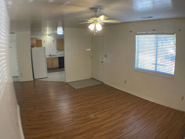 Building Photo - Delightful 2 bedroom 1 bathroom home in Sunnsyside!