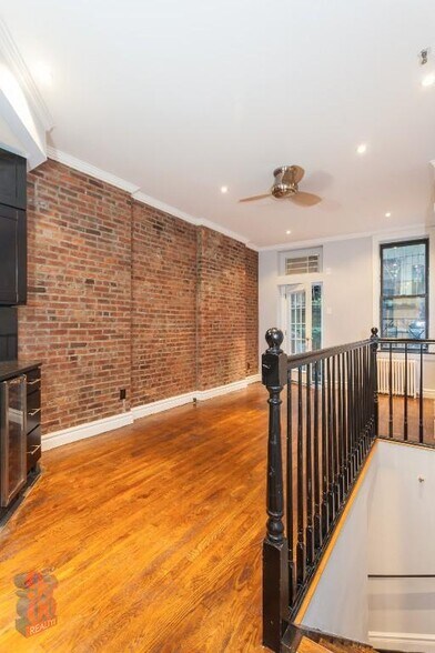 Building Photo - 248 Mott St