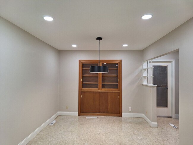 Building Photo - 6826 Dorchester Dr NW