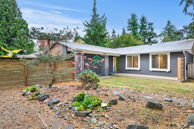 Building Photo - 3 BED & 2 BATH SINGLE FAMILY HOUSE WITH A ...