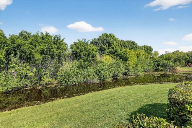 Building Photo - 1520 S Club Dr