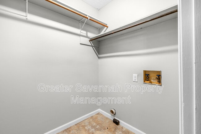 Building Photo - 615 W Tietgen St