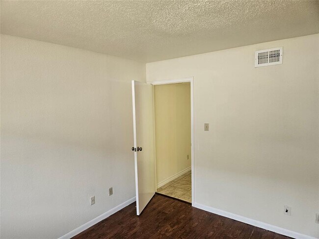 Building Photo - 2425 Holly Hall St