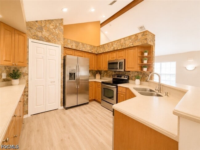Building Photo - 3737 SW 11th Ct
