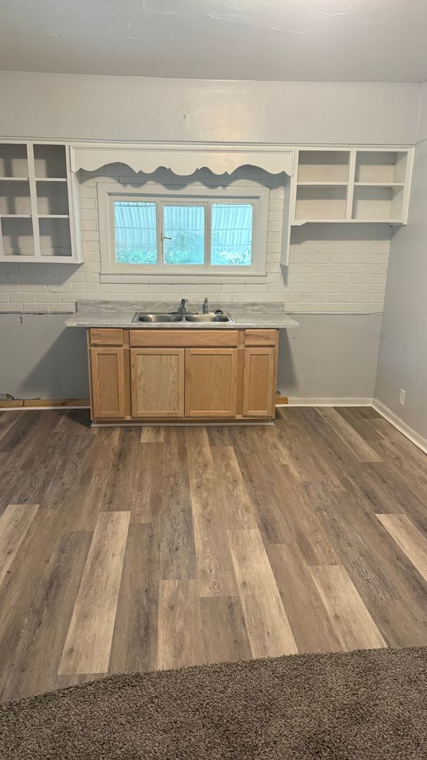 Building Photo - Large 3 bedroom Single Family Home