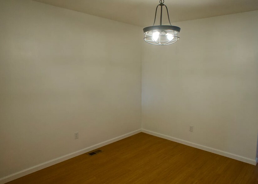 Building Photo - 2289 Bedford St