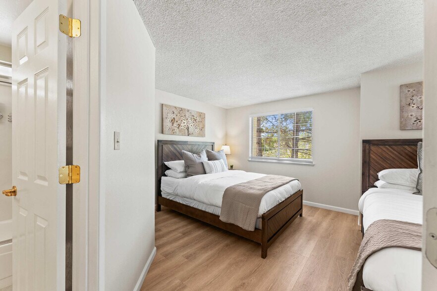 Building Photo - 6591 Enchanted Valley Dr