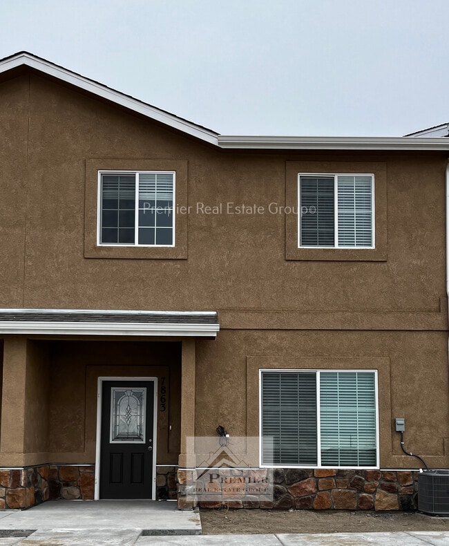 Building Photo - 7863 Sand Lake Heights