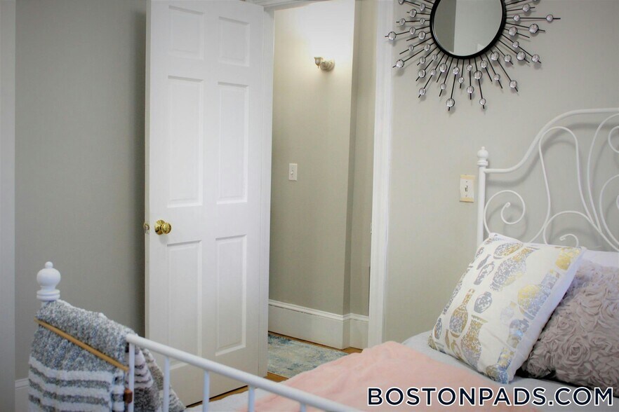 Building Photo - 3 Champney Pl