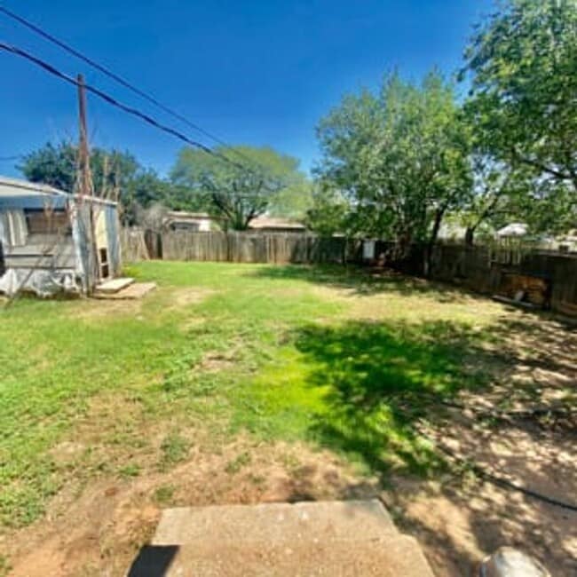 Building Photo - $0 First Month's Rent / $0 Deposit at Move-in