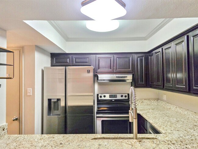 Building Photo - 933 Wax Myrtle Ln