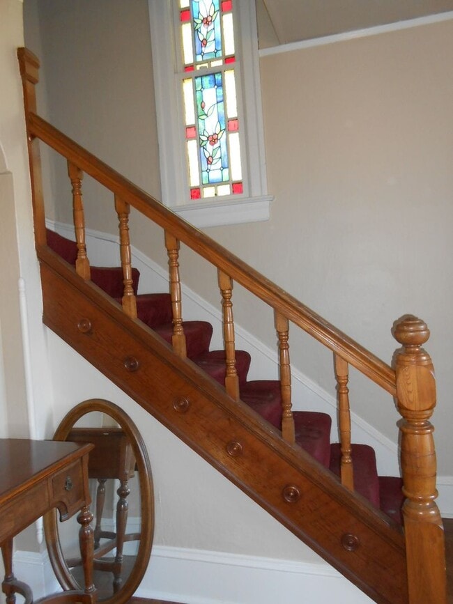 Building Photo - Historic Victorian Charm