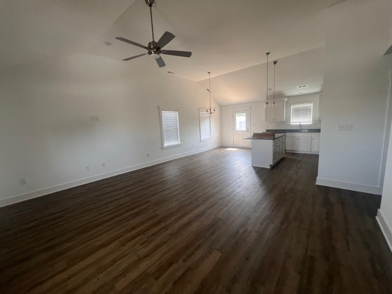 Building Photo - 302 Indian Dr