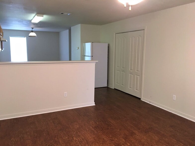 Building Photo - 408 Brittney Way