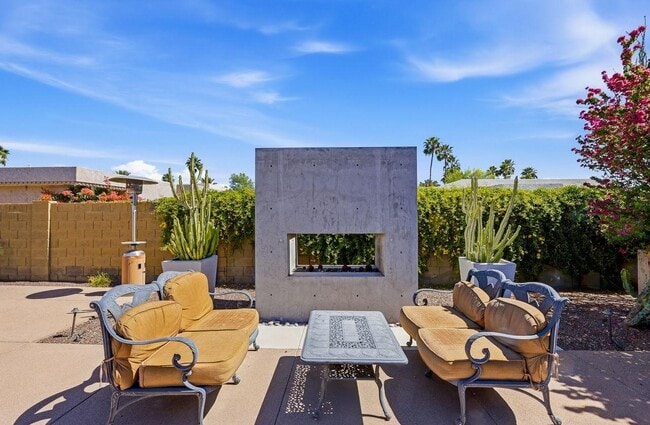 Building Photo - 8101 E Del Timbre Dr