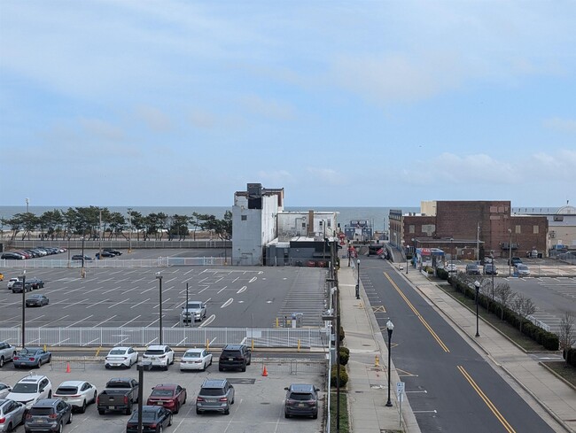 Building Photo - 143 S South Carolina Ave